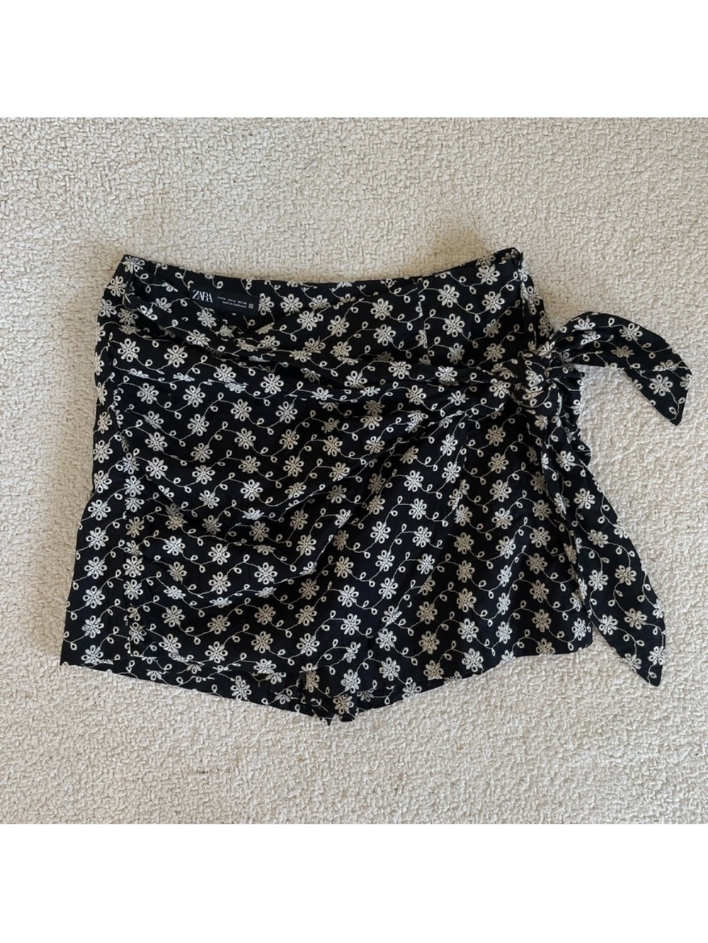 Zara Summer Minimalist black white casual embroidered Floral Skort M